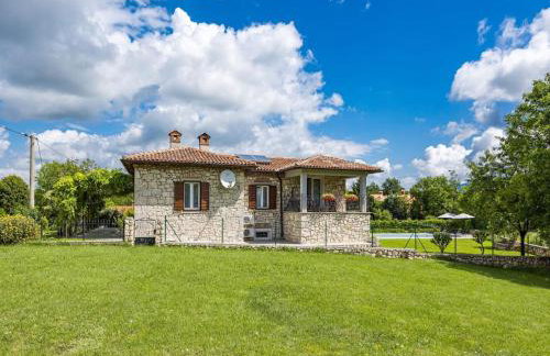 Charming Villa with Pool - Foto 8