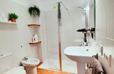 Escapada Deluxe con Wifi 2 Hab 2 Baños con Cocina & SmartTV cerca de Todo - Foto 15