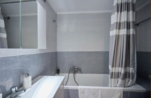 Chios Town Apartment - Heart Of Chios Town With 2 Minute Walk To The Beach - Photo 28