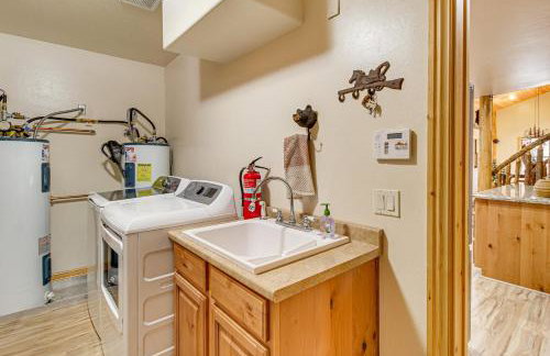 Rustic Lakeside Cabin on 3 Acres with Nature Views! - Foto 12