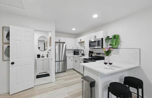 Modern 4BR 2BA Home with Hot Tub-Grill & Huge Yard - Foto 14