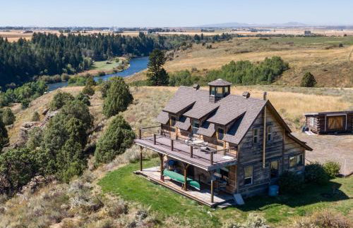 Lindas Perch by KABINO On Bank of Henrys Fork Mtn Views Fishing 6 acres Snake River WIFI - Foto 39