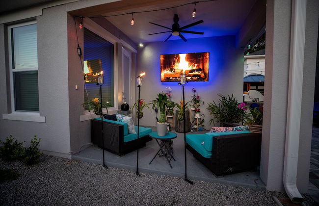 Brand New Modern Pet Friendly Zen Home W/ Private Home Theater & Hot Tub! 2 Bedroom Home by RedAwning - Photo 55