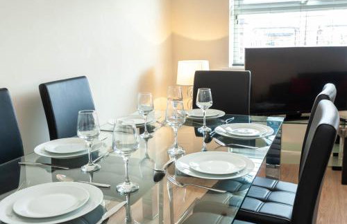 4 bed home, driveway parking ideally located in Latchford, Warrington - Executive St Marys House - Foto 14