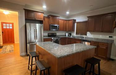 Spacious Gorgeous 3bd home with large deck Close to EVERYTHING - Foto 31