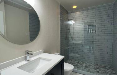 Lovejoy Serenity - Amazing pool, Games, Movie Room - Photo 23