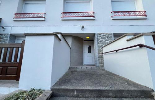 Agréable T2 à La Bourboule, Terrasse Sud, WiFi, Parking - FR-1-608-298 - Foto 17