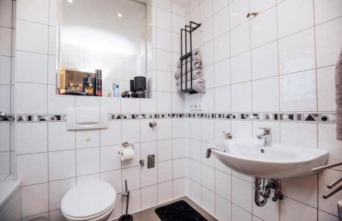 bold & black - balcony - Netflix - Wifi - 5 Person - Foto 19