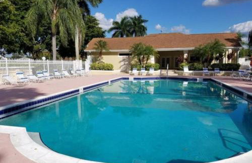 Piccadilly Beach House - Beautiful Updated Home, Private Pool, Minutes from Downtown 5th Ave & Beaches!!! - Foto 52