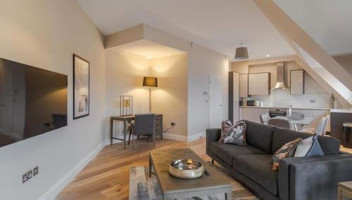 Spacious Luxury Penthouse, 2BR, Private Parking - By Tempstay - Foto 1