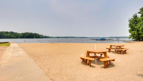 Chippewa Lake Cottage with Fire Pit! - Foto 1