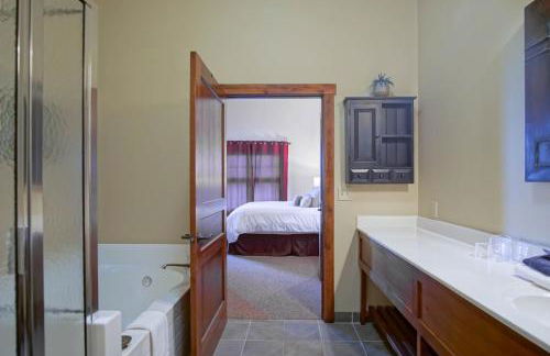 3 bedroom, 2 Full Baths, Slope Side Outdoor Hot Tubs on Site Ski Lift overlook - Foto 24