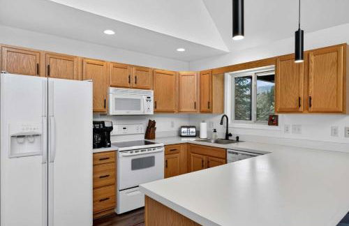 Bright Mountain Cabin with Game Room & Golf Course Views Near Hedgesville, West Virginia - Foto 32