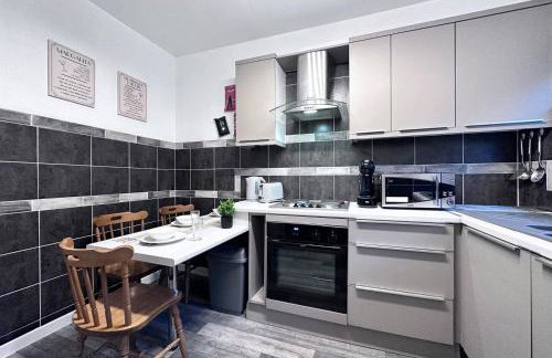 Rustic Rhondda Retreat w Hot Tub & Sauna - Ystrad - Foto 8