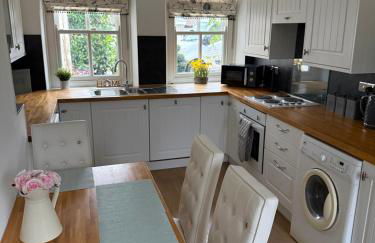 West Cottage, Free Breakfast supplied with free range eggs With log burner - Foto 9