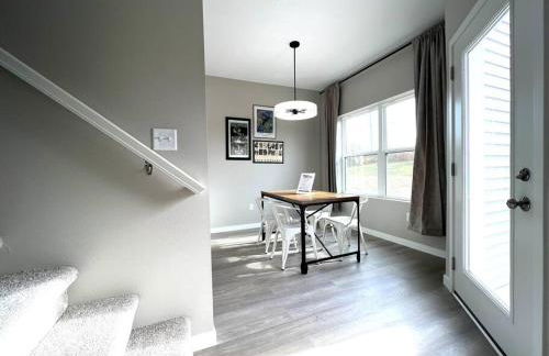 Central Cedar Falls Townhome - King Beds! - Foto 27