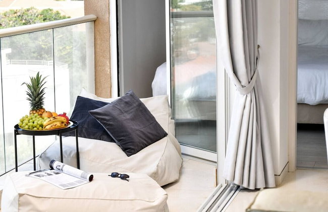 Modern Gem with Stunning Balcony by Sea N Rent - Foto 18