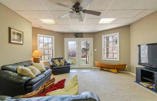 Lakeside Haven Dock/Slip Fire Pit Game Room Kayaks - Foto 40