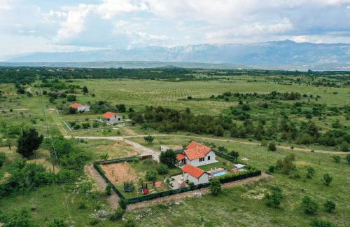 Villa Ena with Pool & Jacuzzi - Photo 20