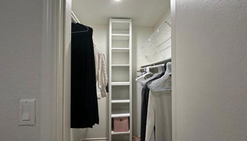 Cozy Condo Private Room, 10 Mins from AT&T Stadium, Gated, Free Parking, & In-Unit Laundry - Foto 5, wardrobe