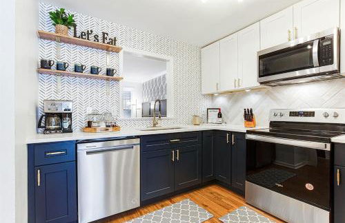 Lux Home-mins to Truist Park wKing pet friendly - Foto 5