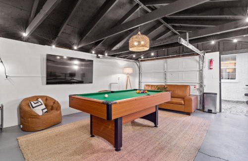 Game Room and Huge Yard with Fire Pit Yard Games and BBQ Near UE and Downtown - Foto 31