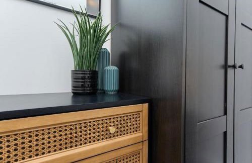 The Penthouse In Bonchurch By Greenstay Serviced Accommodation - Stunning 3 Bed Apt With Sea Views & Parking - Perfect for Families, Small Groups & Business Travellers - Dog Friendly - Fast Wi-Fi - 1000 Mbps - Close To Ventnor & Shanklin - 5 mins To Beach - Foto 19