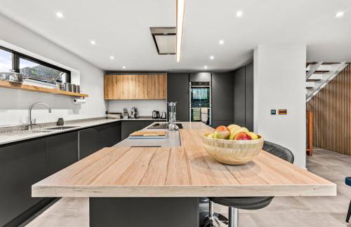 Elegant Retreat in Cheltenham - Garden & Parking Included - Foto 15