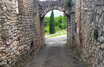 LA GARDE ADHEMAR, L'escalier Médiéval - Foto 47