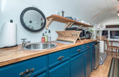 Sleek Retro Airstream Rental for Glamping for Two near Downtown Austin - Foto 20