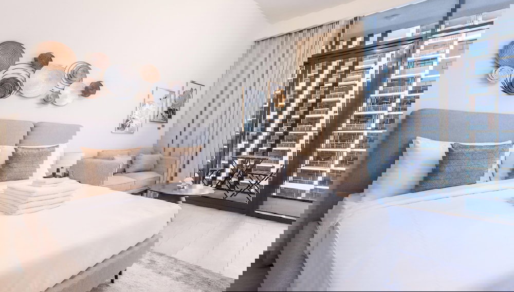 Elite LUX Holiday Homes - Modern Marvel Sleek Studio in Azizi Riviera - Foto 1, Habitación