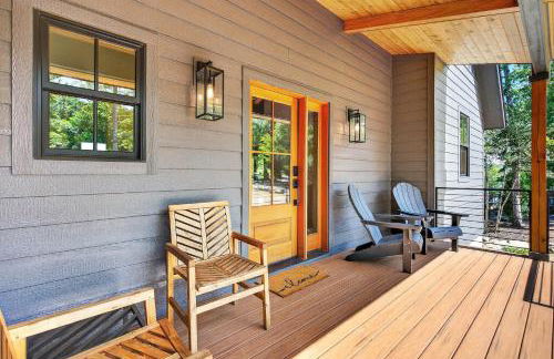 Dockside of the Moon - Photo 8