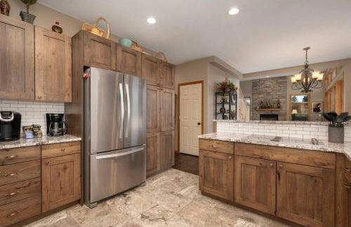 Stunning Mountain Retreat with View and Private Hot Tub - Foto 5