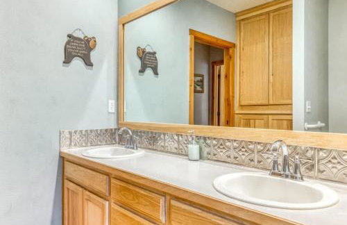 Lazy Bear Lodge · Spacious 6BR Lodge with Chef's Kitchen, Hot Tub, Golf Views and more - Foto 28