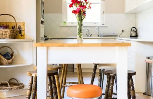 Beautiful 2 Story Manor Close to Beach and all - Foto 72