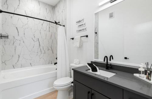 Luxury 2BR Steps from Railroad Park - Foto 27