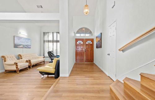 Stylish Home w Full Kitchen Garage Backyard - Foto 1