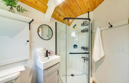 Steps to Sacheen Lake Cute Studio Cabin with Deck - Foto 15