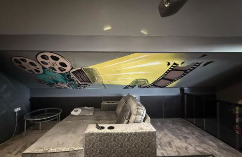 SK Stays Modern Luxury Home With Jacuzzi Bath & Cinema Room - Foto 35