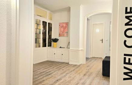 122qm-Apartment - 4 Zimmer I Zentral I Küche I Balkon I Parken I WLAN - Foto 16