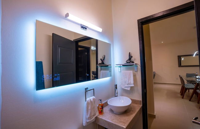 Luxury Apartment With Poll - Photo 31