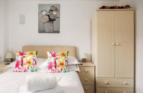 Dolphin Hideaway- Poole Quay Apartment with Parking - Photo 20