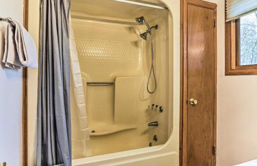 Game Room, Fire Pit Family-Friendly Poconos Haven - Foto 4