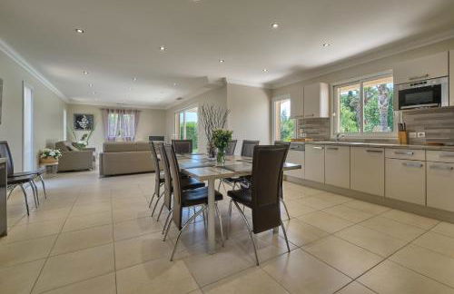 Superbe Villa récente, climatisée, piscine, 10 mn des plages et zones commerciales - Foto 9