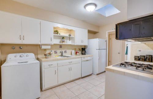 Patio and Yard Sun City Home Near Casinos - Foto 9