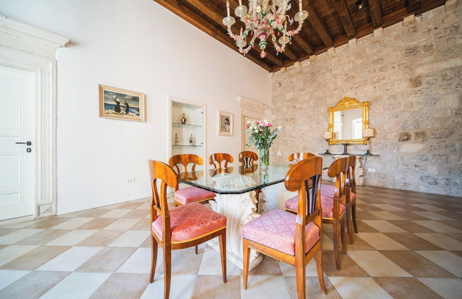 SUNce Palace Apartments with free offsite parking - Foto 1