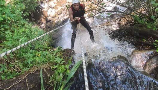 Escalando por las cascadas