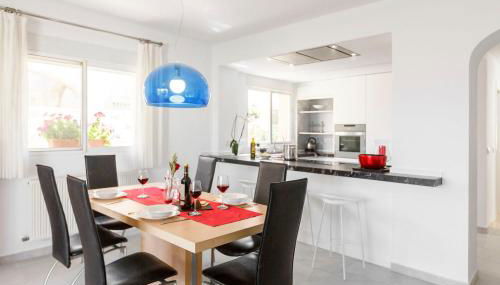 Bright villa with salt water pool - Foto 5