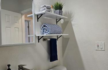 The Ruby - Hot Tub - King beds - Close to LMC - Foto 23