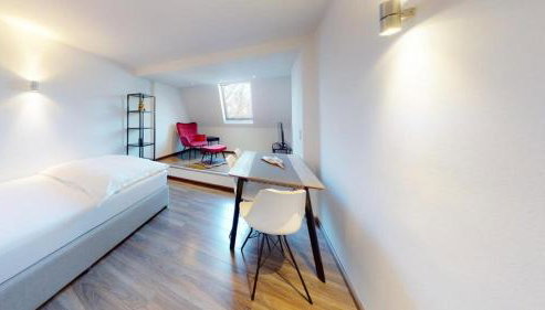 Spacious 4 Bedroom Apartment near City Center - Photo 5